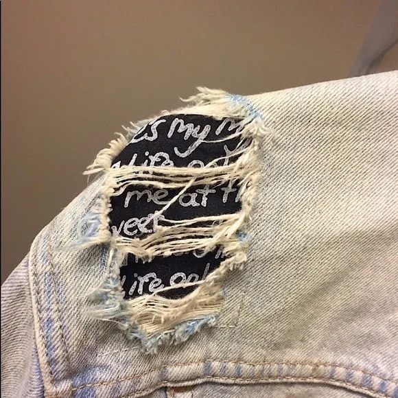 Guess Denim Rose Jean Jacket Acid Wash Patchwork Paintings Skull Compass Blood - Picture 10 of 12